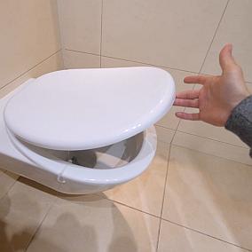 Deska sedesowa – wolnoopadająca czy zwykła?