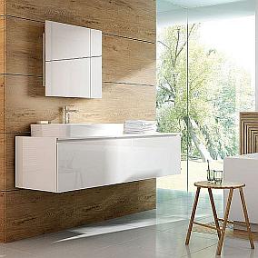 Co zamiast płytek na ścianę w łazience? Beton architektoniczny, tapeta, a może szkło?