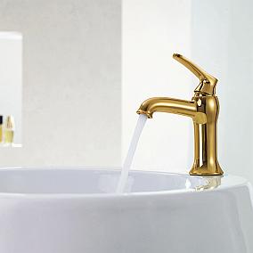 Stylizowane złote i miedziane baterie łazienkowe