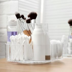 Jak zaaranżować toaletkę w łazience