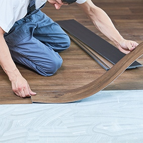 Układanie paneli podłogowych – poradnik krok po kroku