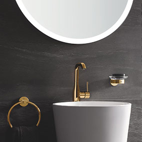 Jakie dodatki pasują do czarnej łazienki?