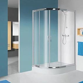 Słaby odpływ wody pod prysznicem? Zobacz, jak wyczyścić syfon w brodziku