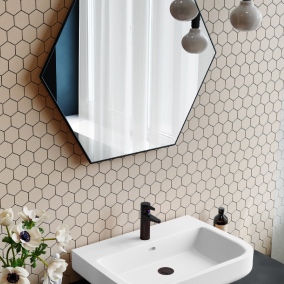 Lustro nad umywalką w łazience – jak dobrać i na jakiej wysokości?