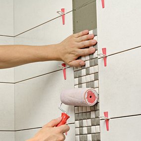 Jak położyć kafelki w łazience? Krótki poradnik