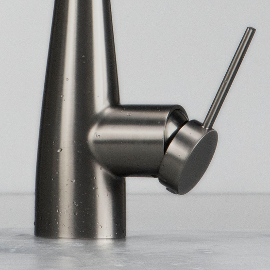 Baterię można zamontować bardzo blisko ściany