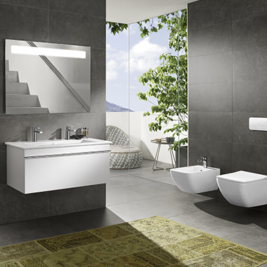Łazienka w stylu minimalistycznym z podświetlanym lustrem