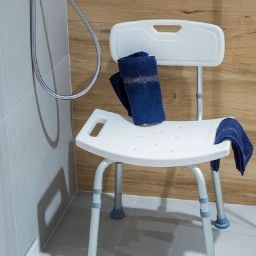 AWD Interior krzesło prysznicowe dla niepełnosprawnych biały/aluminium AWD02331599