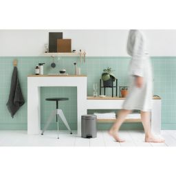 Brabantia NewIcon kosz na śmieci 5 l pedałowy grafit 112683