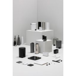 Brabantia ReNew pojemnik na papier toaletowy stojący czarny mat 280504