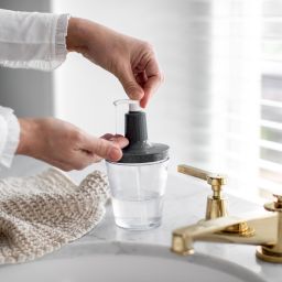 Koziol Flow dozownik do mydła 250 ml stojący szary 1406120