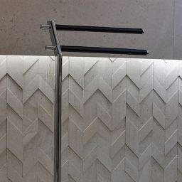 Q-Bath Modern Look wieszak na ręcznik podwójny stojący chrom/czarny AWD02341561