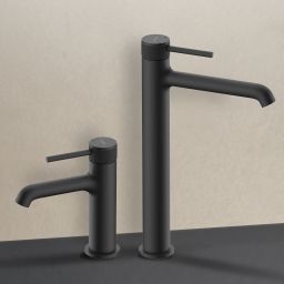 Ksuro 01 bateria umywalkowa stojąca wysoka czarny mat 10001030