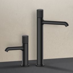 Oltens Hamnes bateria umywalkowa stojąca czarny mat 32402300