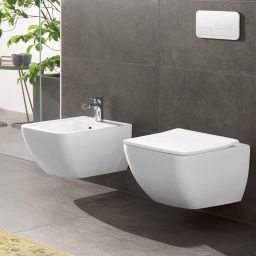 Villeroy & Boch Venticello combi-Pack miska WC wisząca bez kołnierza CeramicPlus z deską wolnoopadającą Weiss Alpin 4611RSR1