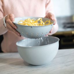 Koziol Palsby M durszlak 2 l niebieski 3806671