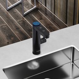 Noveen przepływowy podgrzewacz wody 3,6 kW elektryczny czarny IWH965