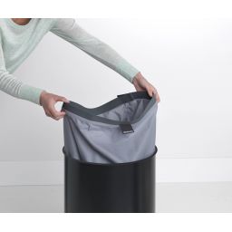 Brabantia kosz na bieliznę 60 l czarny mat 120022