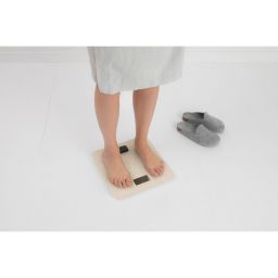 Brabantia ReNew waga łazienkowa bezbateryjna beżowy/czarny 223525