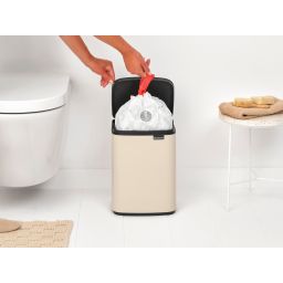 Brabantia Bo kosz na śmieci 7 l beżowy 234101