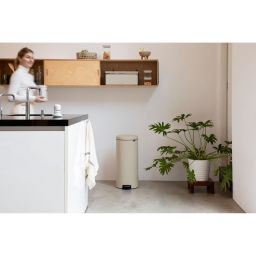 Brabantia NewIcon kosz na śmieci 30 l pedałowy beżowy/czarny 149962
