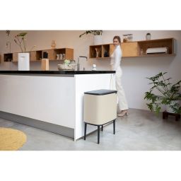 Brabantia Bo Touch Bin kosz na śmieci 34 l do segregacji beżowy/czarny 201585