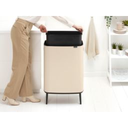 Brabantia Bo Touch Bin pojemnik na odpady 60 l beżowy 247941