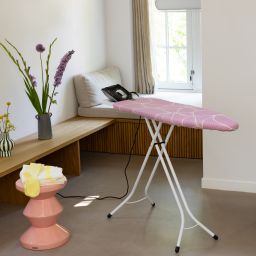 Brabantia deska do prasowania z solidną podstawą na żelazko parowe Lilac Waves 246067