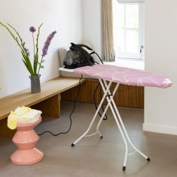 Brabantia deska do prasowania z solidną podstawą na generator pary Lilac Waves 246081