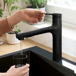 Hansgrohe Zesis M33 bateria kuchenna z wyciąganą wylewką stojąca czarny mat 74804670