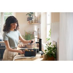 Hansgrohe Zesis M33 bateria kuchenna z wyciąganą wylewką stojąca czarny mat 74801670