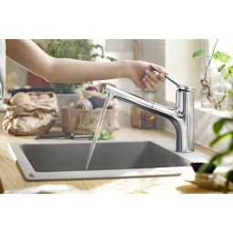 Hansgrohe Zesis M33 bateria kuchenna z wyciąganą wylewką stojąca chrom 74803000