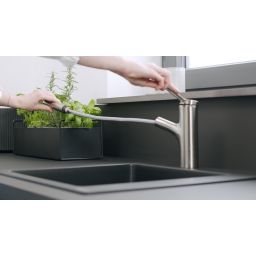 Hansgrohe Zesis M33 bateria kuchenna z wyciąganą wylewką stojąca stal szlachetna optyczna 74803800