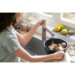 Hansgrohe Zesis M33 bateria kuchenna stojąca z wyciąganą wylewką stalowy 74822800