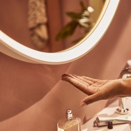 Hansgrohe Xarita S lustro z oświetleniem LED 70 cm czujnik podczerwieni biały mat 54991700