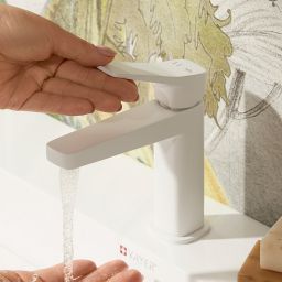 KFA Armatura Malaga White bateria umywalkowa stojąca biała 4522-815-44