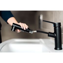 Kuchinox Fonte bateria umywalkowa stojąca z wyciąganą wylewką czarny mat BQT729D
