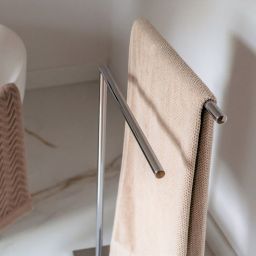 Sealskin Tube wieszak na ręczniki stojący chrom 362383218