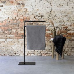 Sealskin Tube wieszak na ręczniki stojący czarny 800199