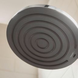 Hansgrohe Pulsify deszczownica 26 cm okrągła EcoSmart z przyłączem ściennym chrom 24151000