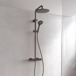Tres Base Plus zestaw prysznicowy termostatyczny ścienny z deszczownicą czarny mat 21639502NM