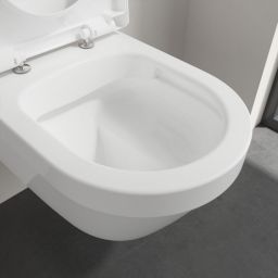 Villeroy & Boch Architectura Combi-Pack zestaw miska WC wisząca bez kołnierza z deską wolnoopadającą Weiss Alpin 4694HRR1