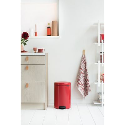 Brabantia NewIcon kosz na śmieci 20 l pedałowy czerwony 111860