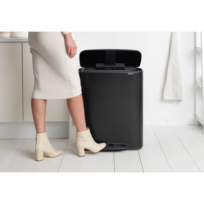 Brabantia Bo pojemnik na odpady 60 l pedałowy czarny mat 211362