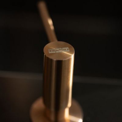 Zestaw Franke Pescara J pull-out spray bateria kuchenna stojąca z dozownikiem do płynów 350 ml miedziany (115.0741.698, 112.0717.104)