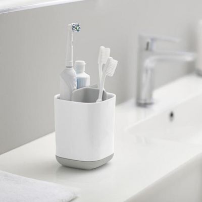 Joseph Joseph Easy Store pojemnik na szczoteczki do zębów biały/szary 70509