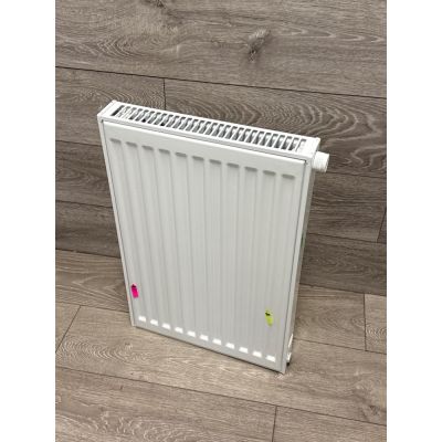 Outlet - Purmo Ventil Compact grzejnik płytowy 60x40 cm podłączenie dolne biały CV21 600x400