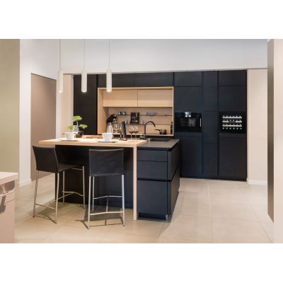 Avintage chłodziarka do wina 24 butelek do zabudowy AVI24PREMIUM