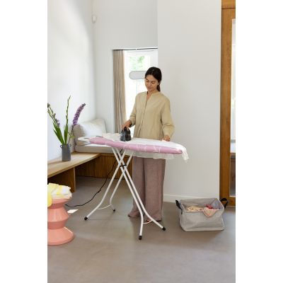 Brabantia deska do prasowania z solidną podstawą na żelazko parowe Lilac Waves 246067