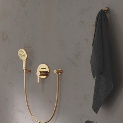Zestaw Grohe Skate Cosmopolitan przycisk spłukujący z zestawem akcesoriów Essentials złoty (38732GL0, 40374GL1, 40364GL1, 40689GL1)